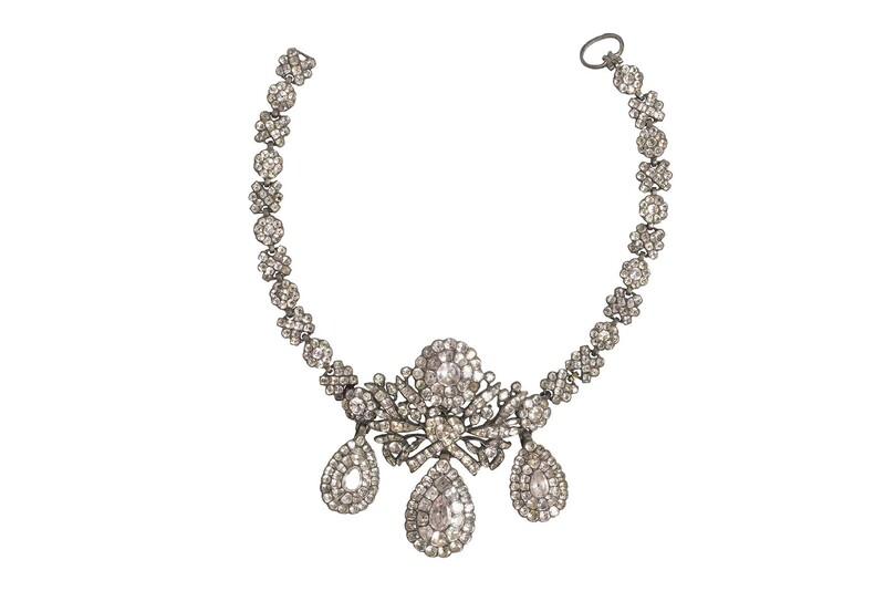 plummie9's tweet photo. Portugal

Parure with Necklace, Earrings & Original Box, 1700-1759

Topazes set in silver, rock crystal with foils set under each crystal.
The fact that parure has survived intact for so long is incredible. I adore the box so much!
The necklace & earrings would have had silk ribbons attached to the loops to secure them to ones self. 

@madparisfr 
#Bijoux