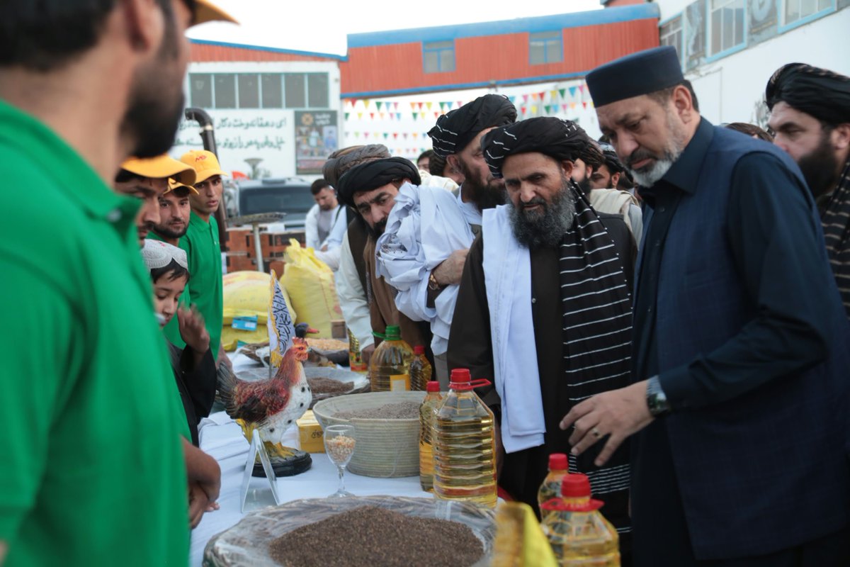 saifull39807609's tweet photo. ملا عبدالغنی برادر آخوند، معاون اقتصادی رییس‌الوزرا، در جریان سفرش به ولایت بلخ، از محص��لات شرکت تولیدی «مفید» در بخش تولید روغن‌های خوراکی، خوراک حیوانی و دانه مرغ، بازدید کرد.

معاون اقتصادی رییس‌الوزرا، ضمن ابراز خرسندی از فعالیت این شرکت و کیفیت محصولات آن، بر توجه جدی به https://t.co/3d4kfzPp4u