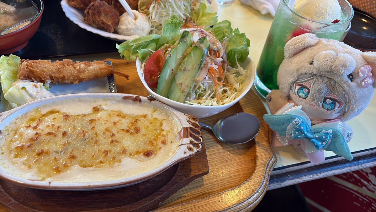mohencho_dayo's tweet photo. バイトのお姉さんと〜🫶 https://t.co/K2k1zhj0eM