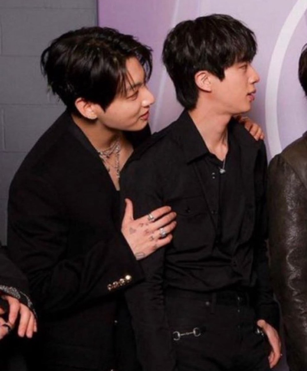 kerodopachemi's tweet photo. it’s not an event being attended by BTS if jungkook isn’t acting like jin’s in heat https://t.co/MRrYbk3gHW