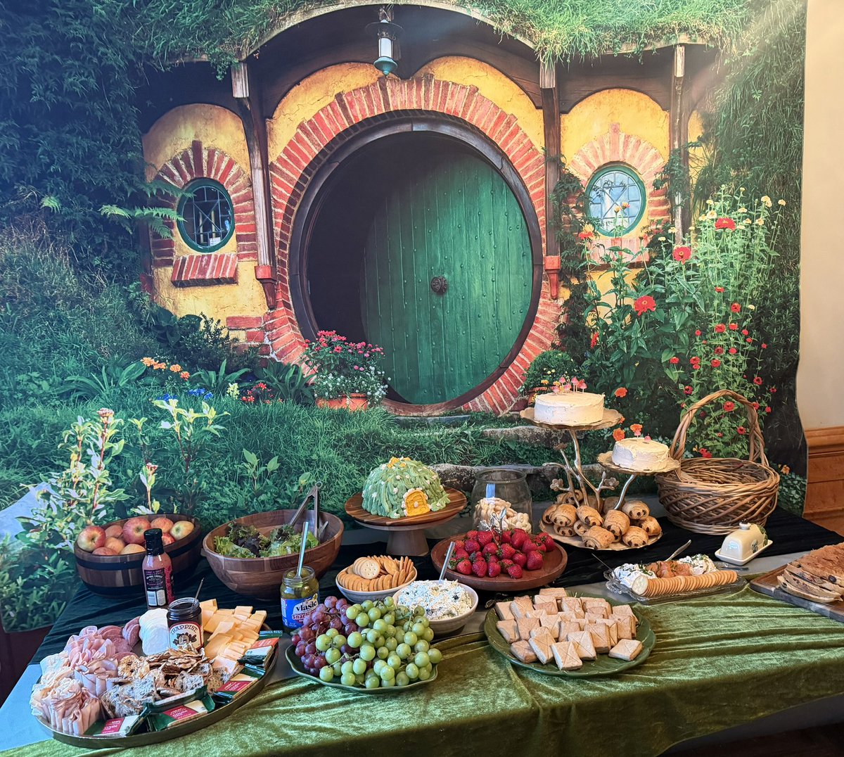 TeawithTolkien tweet picture