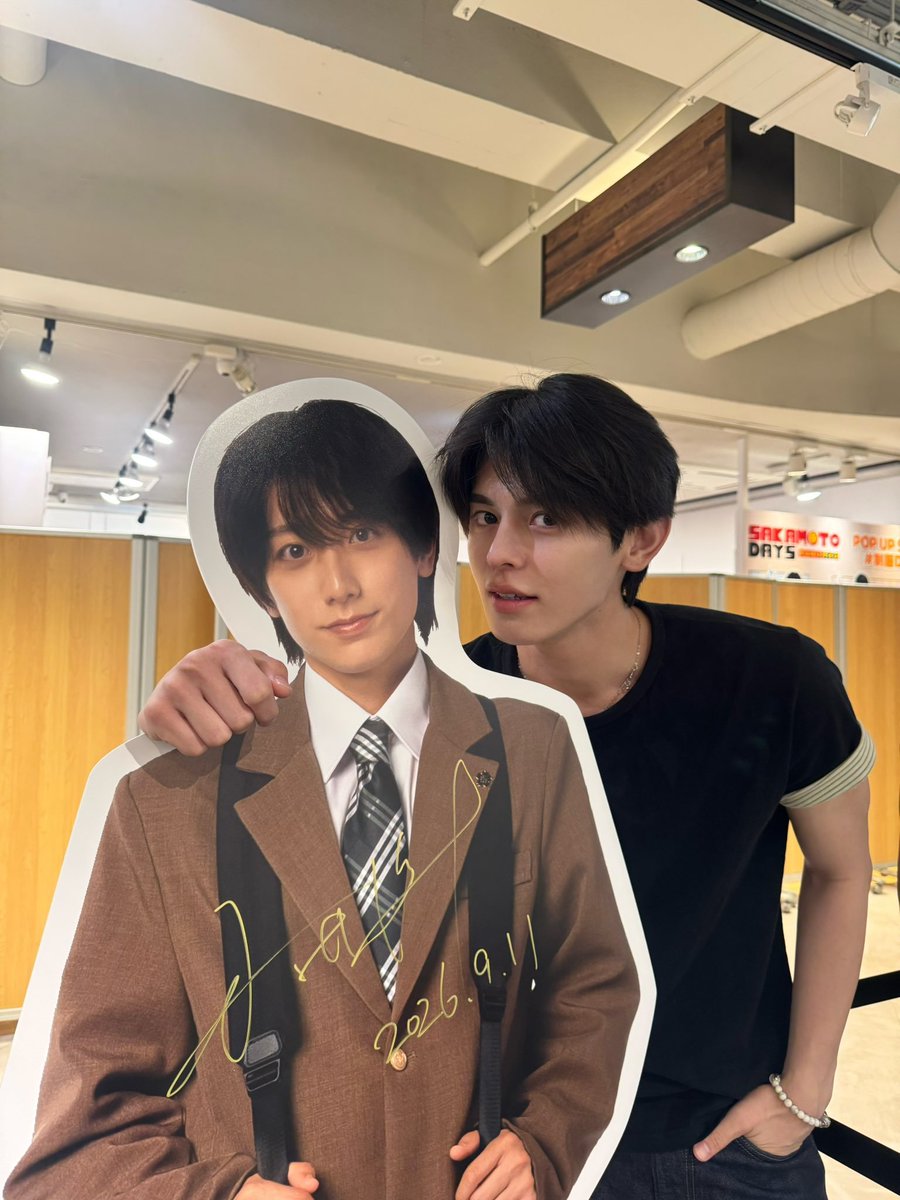 Yuyuyu_hx's tweet photo. 修仲、もしまたポップアップストアの可能性あるなら、この方式でお写真撮って欲しい🥺🫶笑 https://t.co/91scto2q4K