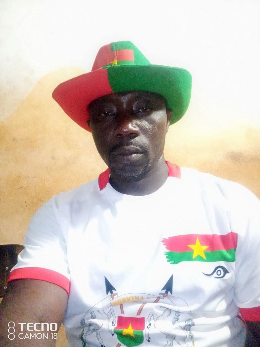 tchaifari360's tweet photo. Un membre des encagoulés 

" Bonjour SOULEY !!!

Je viens par ce message vous donner une information.

Ce monsieur en question se nomme *MERDO*. Il vit à Tanguela dans la S/P Agnibilekro. Pendant la crise ivoirienne, il a été un élément de *AMADE OUREMY* 

Aujourd'hui installé, à Tanguela, il fait partie des encagoulés et participe activement aux enlèvements. 

Il a été l'un des bourreaux du *Pasteur Gérémy*. C'est lui-même qui me l'a signifié au cours des menaces à l'encontre de plusieurs personnes. 
Il est beaucoup craint dans ce village. Il est connu pour avoir servi à Tanguela comme Gendarme. C'est de là que nous avons eu toutes les infos et activités.

Prière publier "