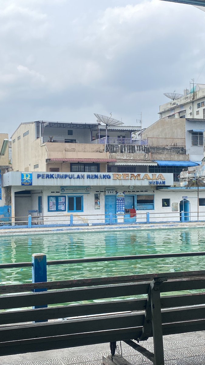 nathanjefri56's tweet photo. yuk kolam paradiso #medan #gay #paradiso #kolamrenang https://t.co/XapDQ7Doen