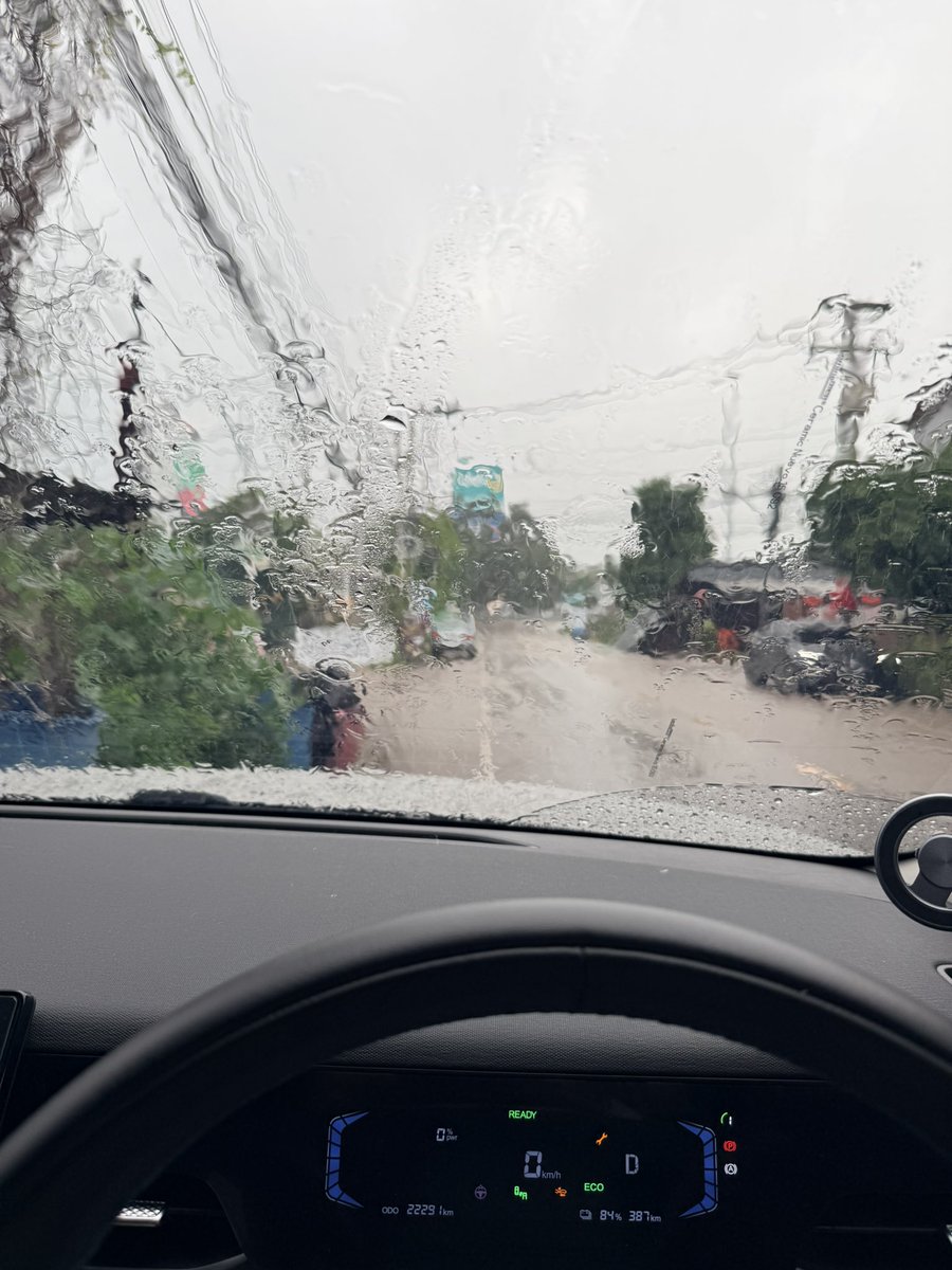 96zxs6tqc6's tweet photo. เงียบจังวันนี้ #ลำปาง #GRABCAR https://t.co/aZYWRvNfTd