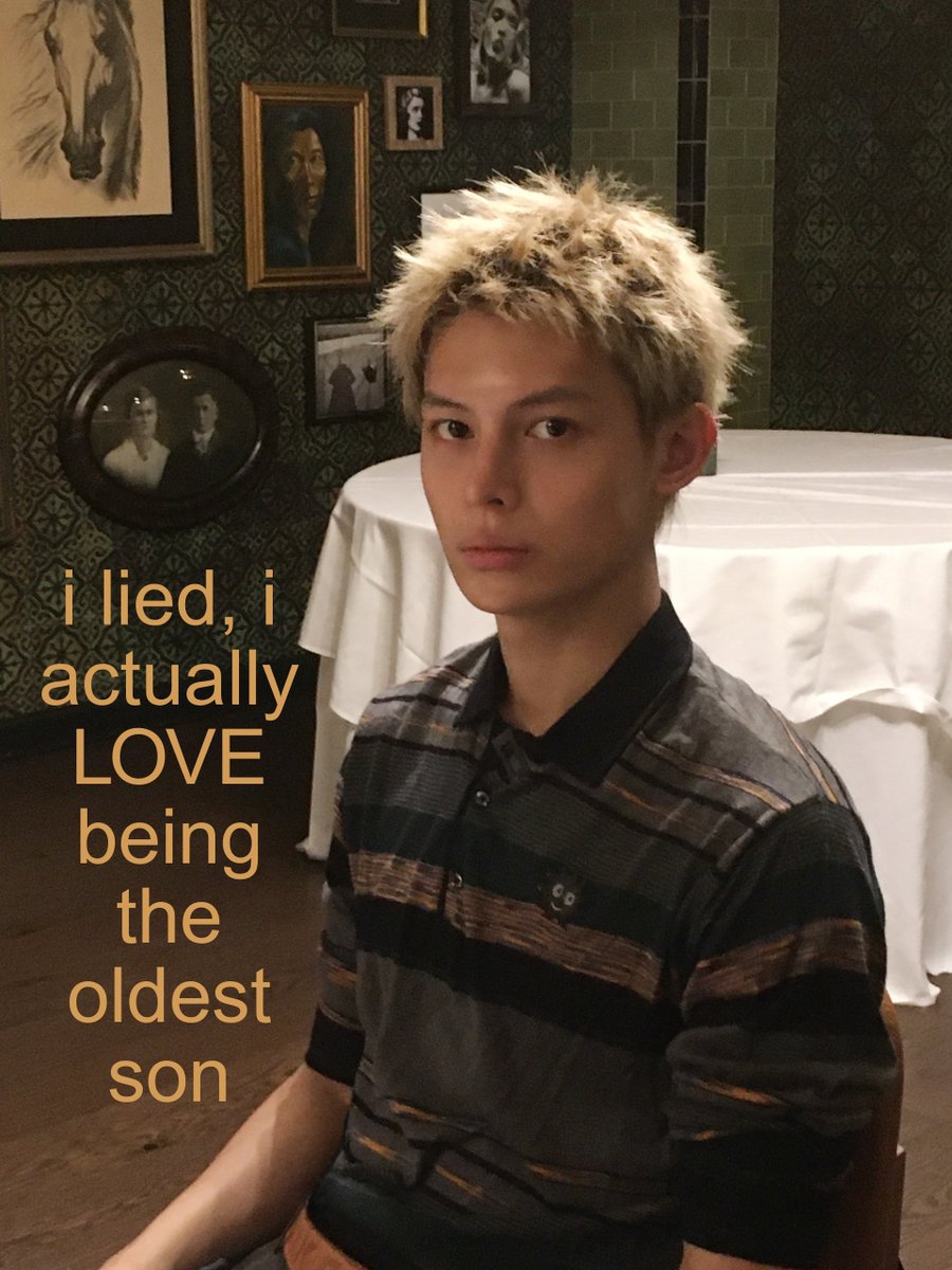 ssooberriess's tweet photo. jendral dan pasukan kecilnya 

; i lied, i actually love being the oldest son (not really a dictator) https://t.co/12wLX5fhiM