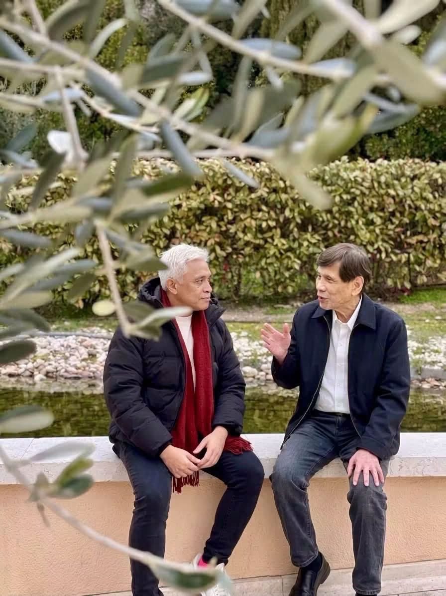 iSabongera's tweet photo. “My honest observation is that I think Tatay Digong may actually be enjoying his staycation in The Hague. It appears that The Hague has become a comfortable retirement home away from a chaotic and troubled home country.

There is a courtyard where they can sit, read books, play some sports, or simply get some fresh air. His room has television access, allowing him to stay updated on current events. He is provided with healthy and nutritious meals, strictly prescribed according to his needs, along with microwavable supplementary food.

The climate is cold but comfortable. In some ways, the facilities and accommodations may even be better than what many people have in their homes in the Philippines. They also have access to fully equipped medical facilities and professional doctors and nurses.

So, from my perspective, I don't really see him as a typical detainee. It almost looks more like a well-provided-for vacationer.

Credit to the Owner of the Picture.

//Right to Dissent
https://t.co/lCsb8xB5RX