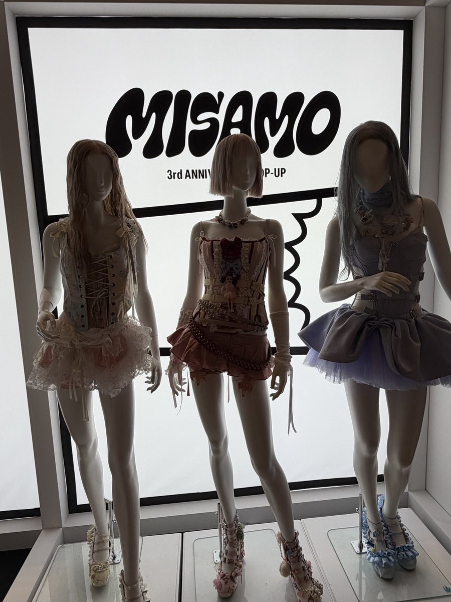mo_ai09's tweet photo. MISAMO POPUP💖💖

3周年おめでとう🎀
とっても素敵なPOPUP行けてよかった💖
これからも応援し続けますꉂꉂ📣💖
#MISAMO
#MISAMO_3rd_ANNIVERSARY
#CCC
#CLASSY_CUTE_COOL https://t.co/6Hyx9tLPlX