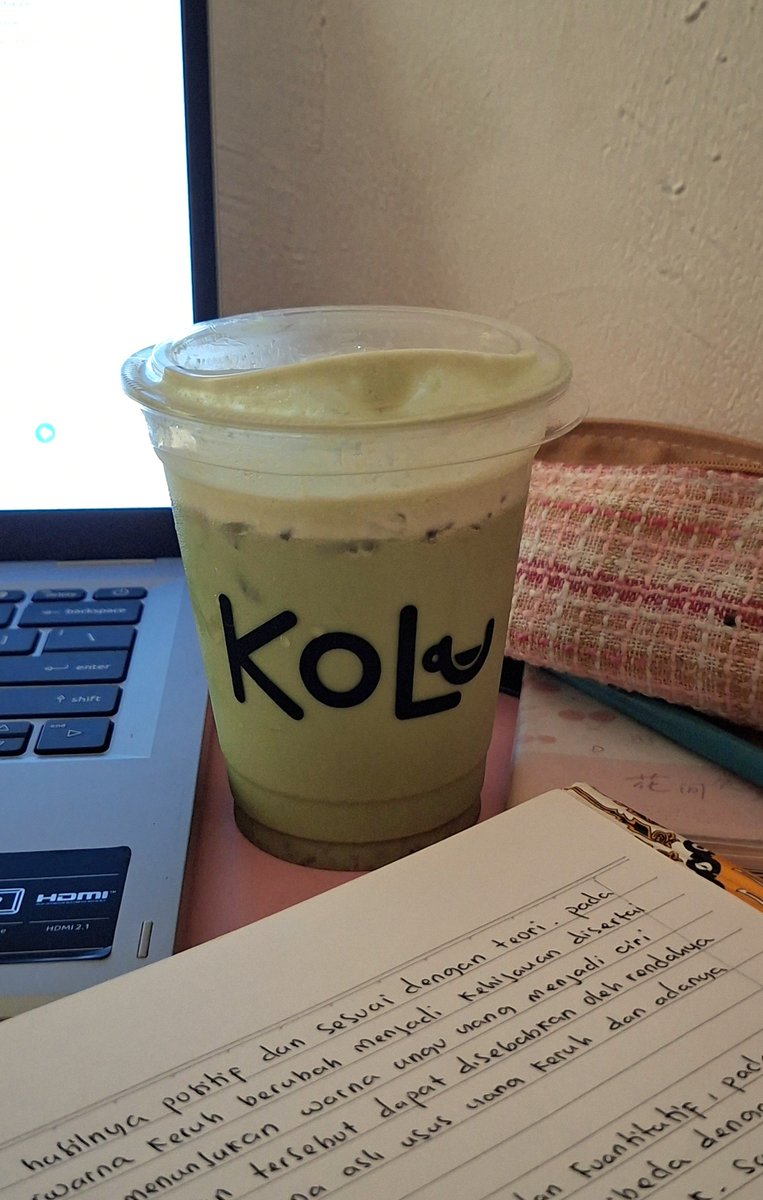 cil0v's tweet photo. Matcha strawberry foam 18 in this economi 🩷💚 https://t.co/dvu7awMTBd