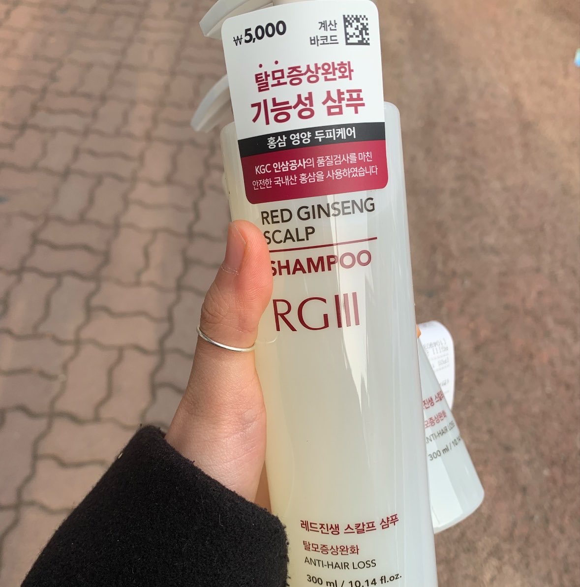 yamyomyumyam's tweet photo. 나랑 내친구들 다이소꺼로 다 효과봄

샴푸하고 토너 칙칙했더니 잔머리남 진짜로

가격 싸니까 속는 셈 해보세요 찐사용후기임 https://t.co/D0WLovOd7K