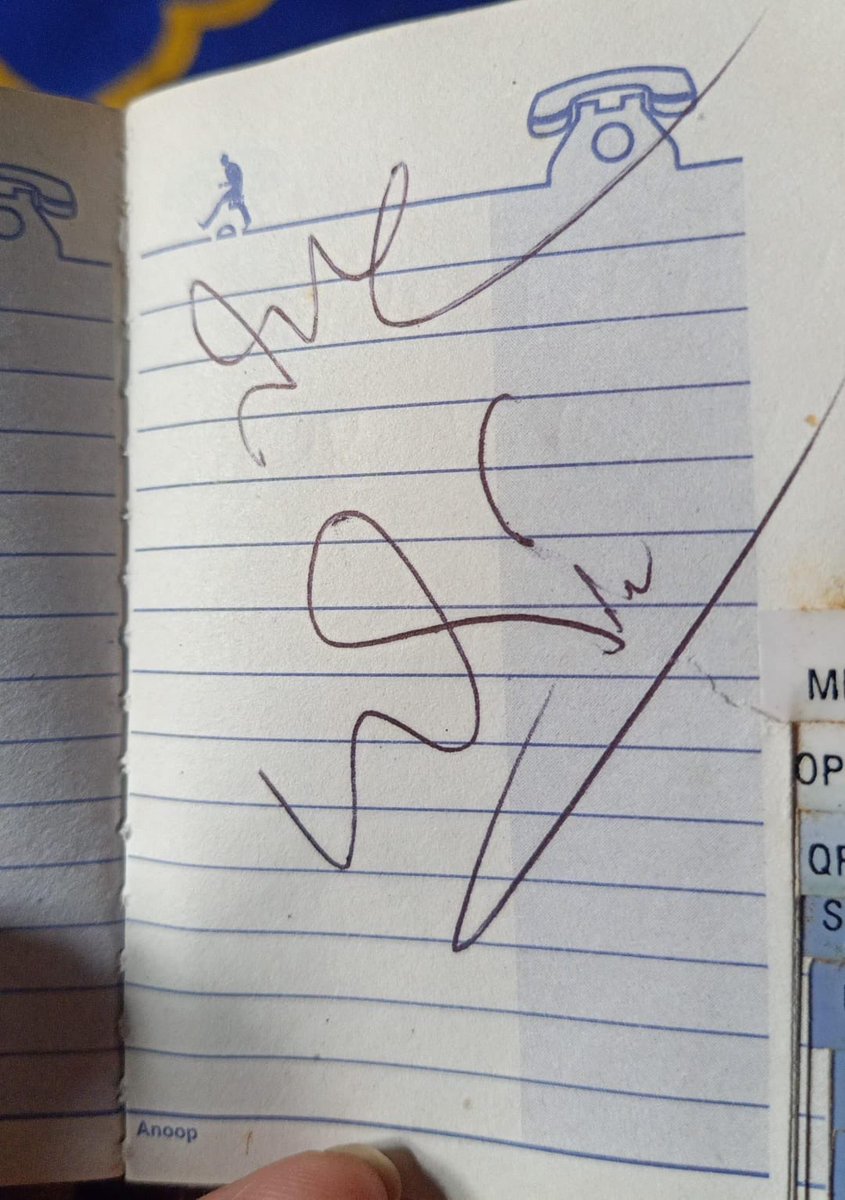 AshwithaHegde's tweet photo. 10yr old me peeping through his car window on tiptoe amongst the crowd. 
He noticed me, patted my head and asked, “What do you want?”
I showed him the diary. 
He asked, “Do you know who I am?” 
I replied, “My mom gave me the diary.” 
He smiled &amp; signed😄
Since then he is my fav♥️ https://t.co/RkTRaqSSFX