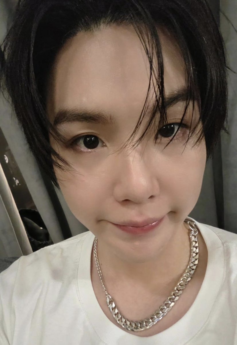 myyouwithjk's tweet photo. DOUBLE SELFIES WE ARE SO BACK 😭😭😭 https://t.co/LcpORgL7ld