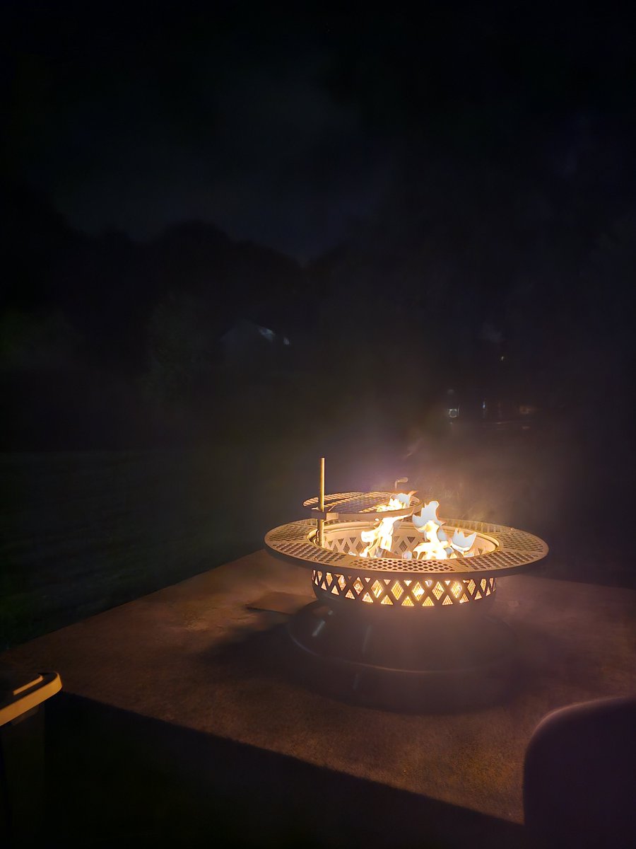 LovingCryptid's tweet photo. Back out again tonight just enjoying a bit of a fire. Late summer into fall nights are very enjoyable. https://t.co/YpJL2c92mc