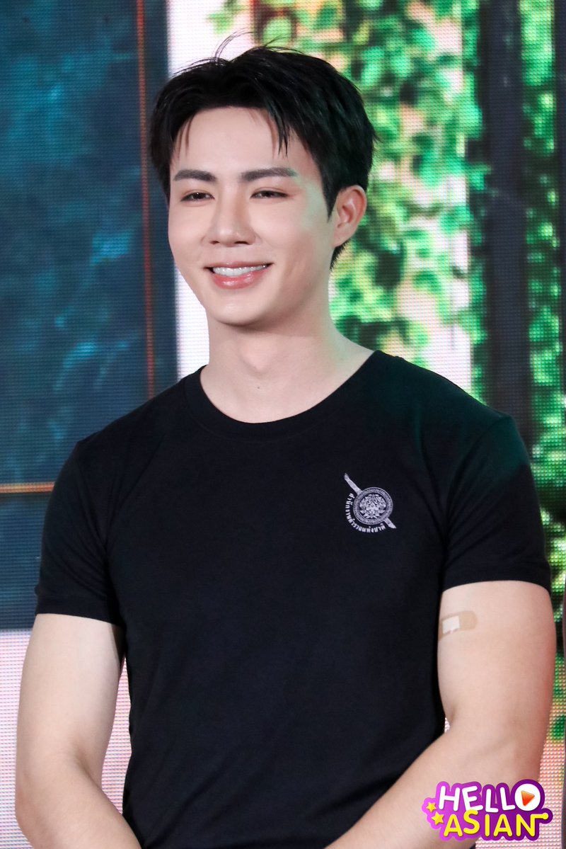 Hello_asian's tweet photo. คุมตำรวจสุดหล่อ มาแล้วครับบบบ 

ZEE PRUK FIRST SITCOM
D DORM SITCOM PREMIERE
#มหาฤกษ์หอตัวดี
#ZeePruk https://t.co/n8lDQliziT