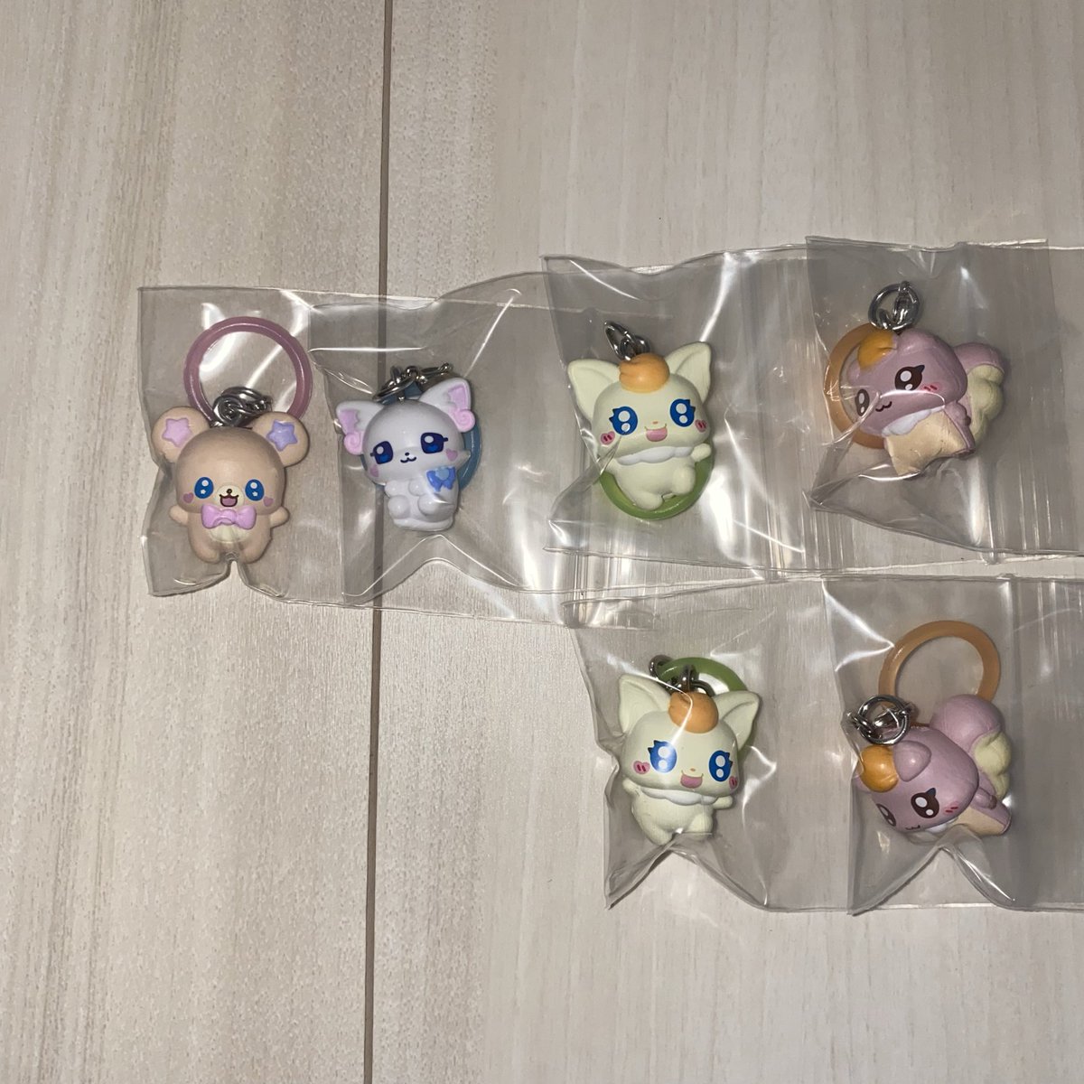 _m1014n_'s tweet photo. 【買取/交換希望】
ぷちきゅあ  めじるし(セブイレ限定)

譲：もふるん/ゆき/ここ/なっつ
         2枚目の抱き合わせから
         指輪１個と指輪以外1個の合計2個

求：ヒスミニor固定ツイートor
         その他めじるし(提示お願いします)
         定価＋梱包費(100円)＋送料 https://t.co/D2GjyuqEH1