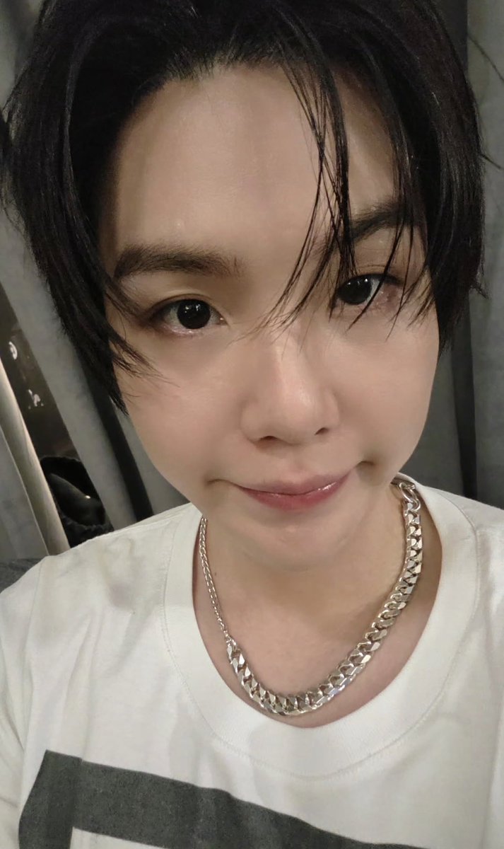 jimisite's tweet photo. The nickname yoongi boongi is so fitting for him like tell me you didn’t immediately go yoongi boongi after seeing this pic https://t.co/Bhm3GuytXg