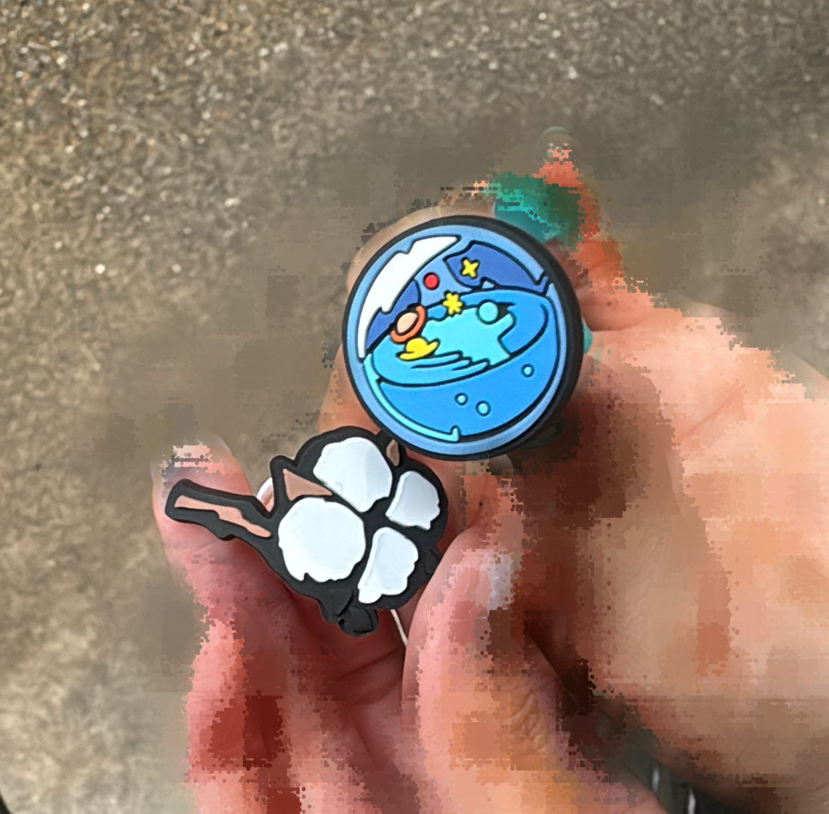 hasopiro_'s tweet photo. ごまちゃと試遊回れた‼️‼️
ピンバッチも貰えて神✨️
綿花くんようこそ、血塗られてこい‼️‼️‼️‼️‼️ https://t.co/39SUFRtDaK