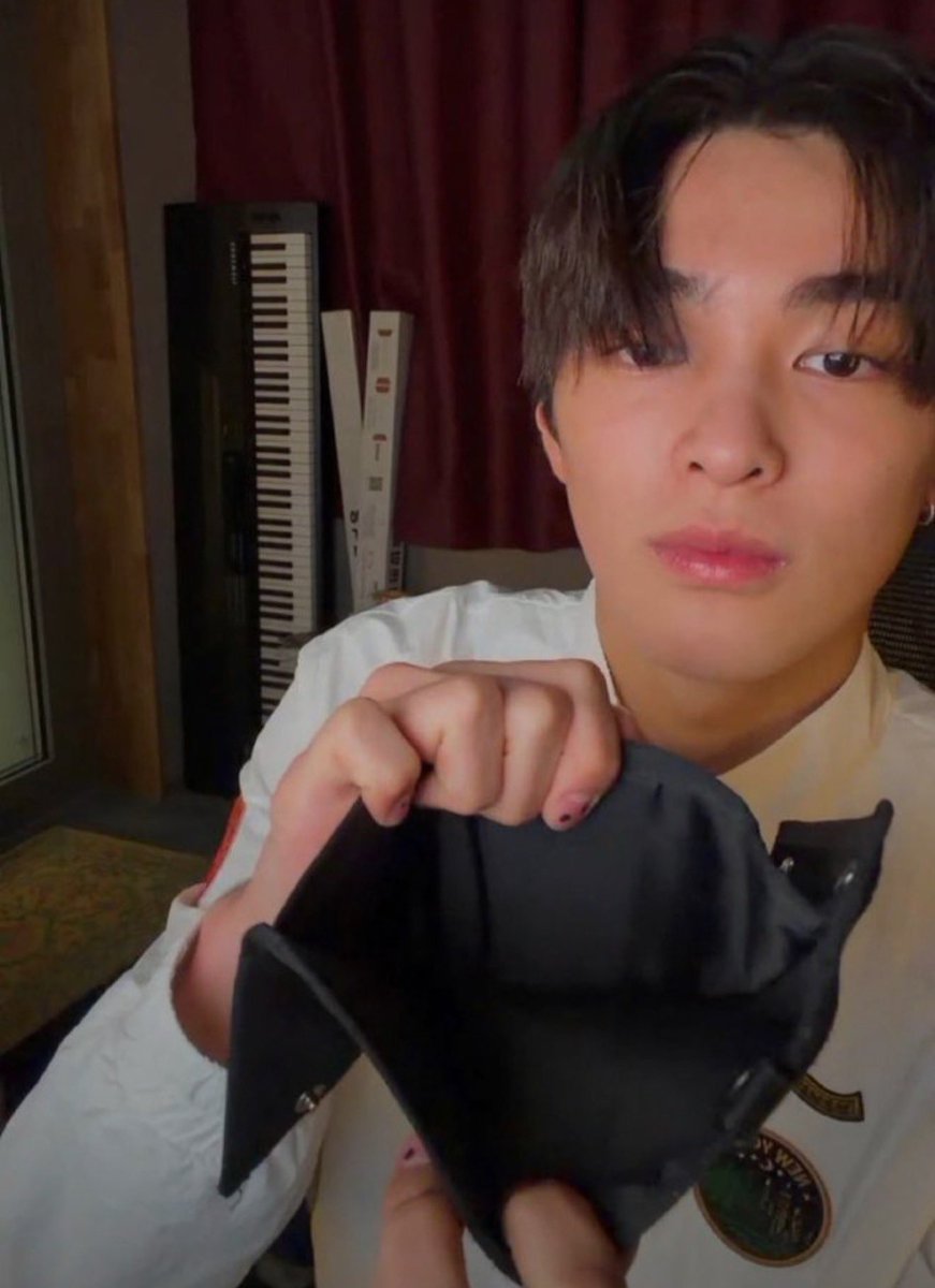 okeinevermind's tweet photo. “Cortis lollapalooza 2027” “ateez cb and tour” 
My wallet: https://t.co/Jr6BJEifrG