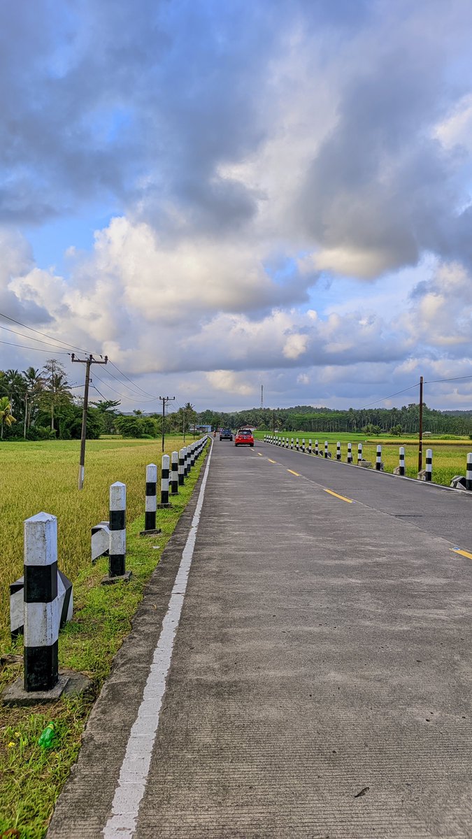 vyowiz_'s tweet photo. Jangan terlalu nyaman bersandar pada siapa pun itu, karena sedikit aja sesuatu itu bergeser maka kamu akan kehilangan keseimbangan, dunia hanya perihal datang, pergi dan menghilang.

Semua hal bisa aja berubah pada waktu nya, entah itu masa atau rasa nya, bahkan semua bisa aja pergi meskipun mereka sudah berjanji.