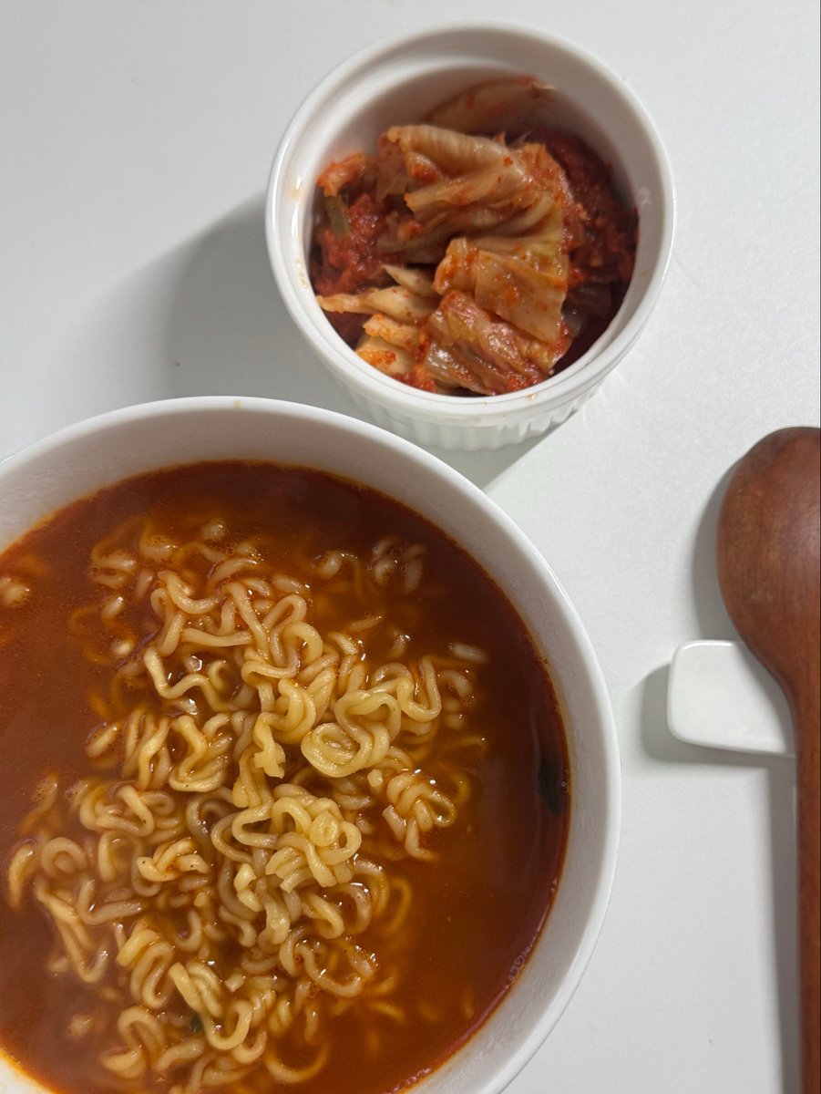 ppu1380111's tweet photo. 찹쌀떡반개먹고느끼해서라면끼린게절대아님! https://t.co/WOjFpJqKvs