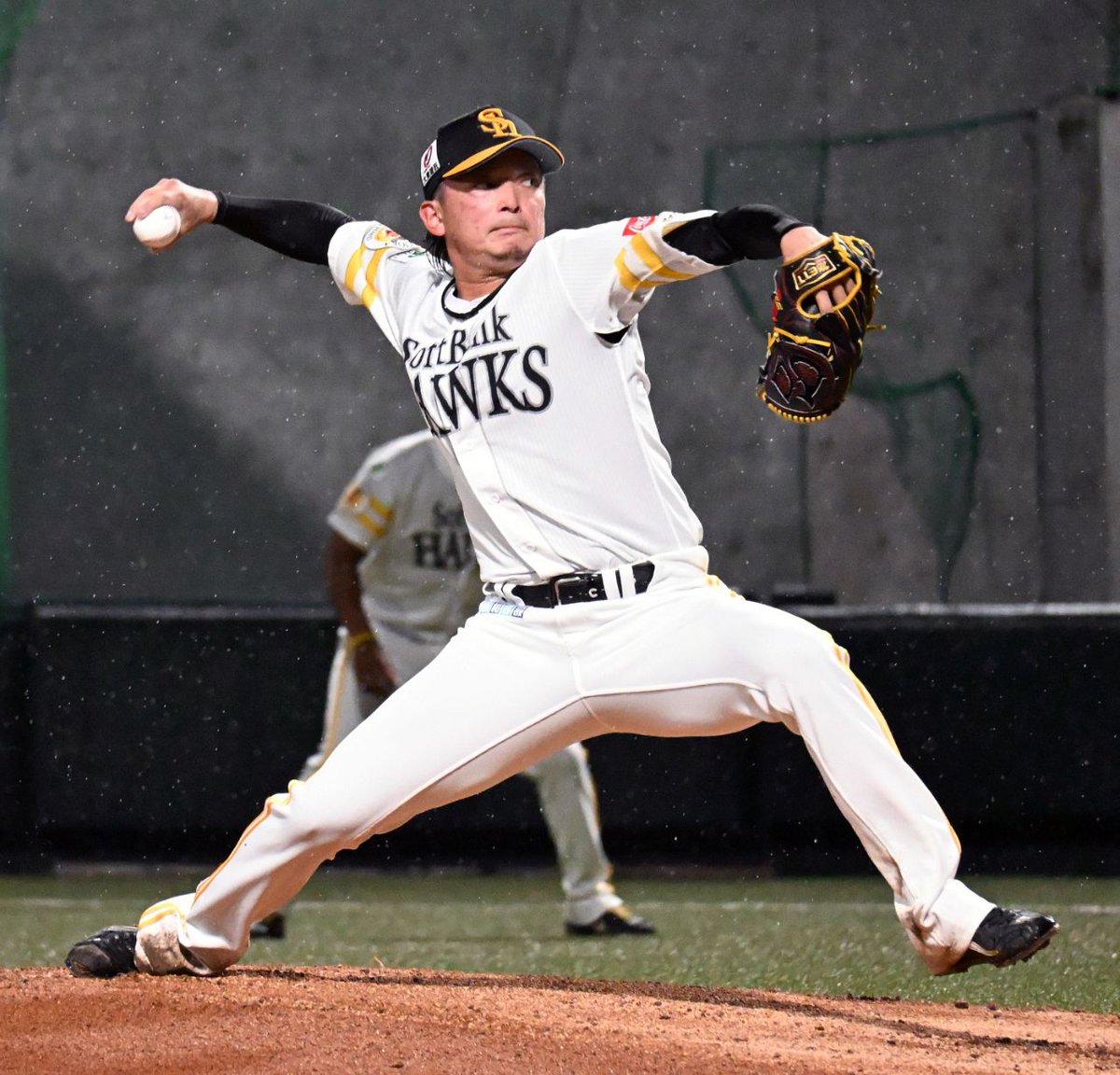 nishispo_hawks's tweet photo. 「僕がずっと培ってきた」ホークス野球とは…

東浜巨投手がピンチで見せたベテランの矜持　

斉藤和巳2軍監督も脱帽

▼記事はこちらから▼ #sbhawks
https://t.co/JhcKH55AN3 https://t.co/15YjIBZBKX