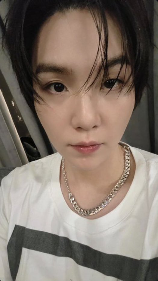 Stehnnes's tweet photo. Mdsss te amo Yoongi 😭💜💜💜 https://t.co/M1XGXlW8Yo