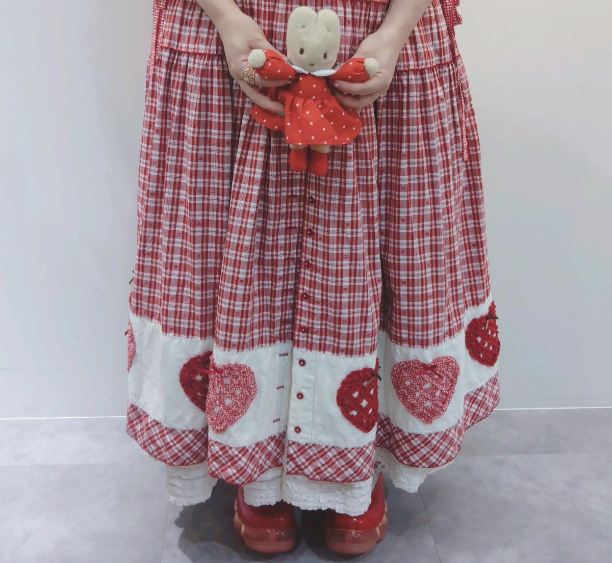 usagitoseino's tweet photo. 今日はマロンクリーム擬人化自認おばさんなんですが、お子さん受けが非常に良く、電車で5歳くらいの知らん女の子に「今日のこだわりを教えて」と聞かれ、丁寧に説明しました。 https://t.co/QJRbartLeA