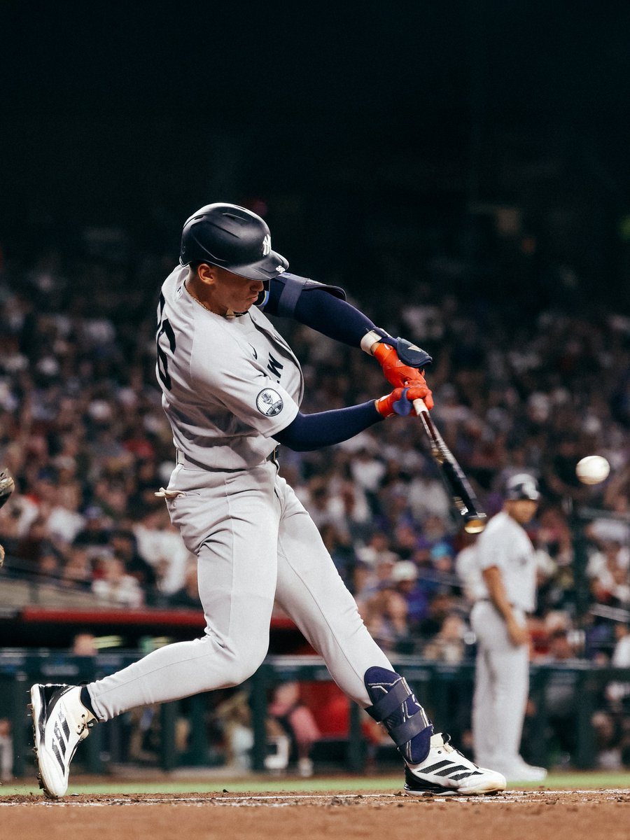 Yankees's tweet photo. Valley Victory. 

#RepBX https://t.co/3fOHDjugJa