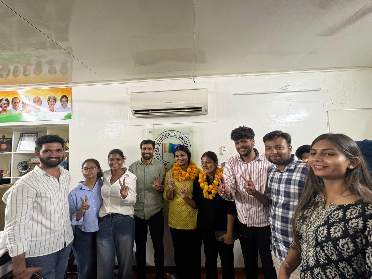 nsui's tweet photo. "श्यामा प्रसाद मुखर्जी कॉलेज (SPM) में NSUI का परचम! पलक कुमारी बनीं नई सह-सचिव (Joint Secretary)!" 🏆✨💙

SPM कॉलेज छात्र संघ चुनाव 2026-27 में पलक कुमारी (Palak Kumari) को Joint Secretary (सह-सचिव) पद पर शानदार जीत दर्ज करने पर हार्दिक बधाई एवं शुभकामनाएँ!

यह जीत NSUI के प्रति छात्राओं के अटूट विश्वास, निष्ठा और निरंतर संघर्ष की जीत है। हमें पूरा भरोसा है कि पलक जी हमेशा छात्राओं की आवाज़ को मजबूती से उठाएंगी और उनके अधिकारों के लिए तत्पर रहेंगी।

NSUI ज़िंदाबाद! छात्र एकता ज़िंदाबाद! ✌️🔥💙