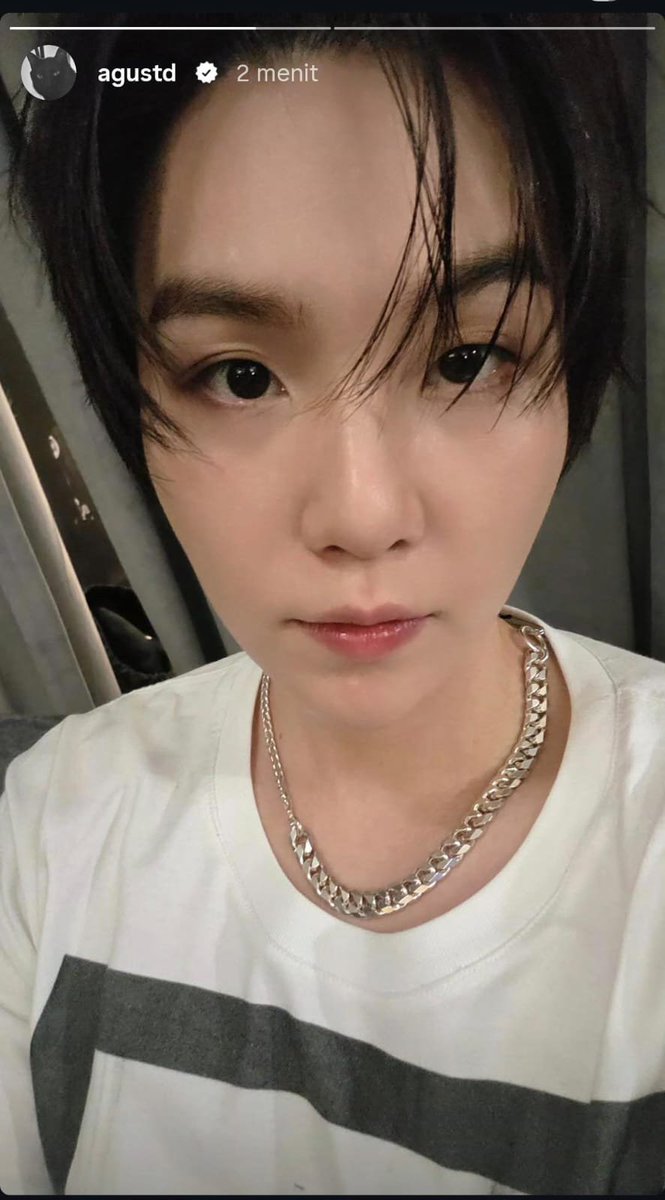 SUGAIndoFanbase's tweet photo. 📸 SUGA | Instagram Story Update

Mode :] yang selalu kiyowo dan bikin jatuh hati. 

#SUGA #AgustD #슈가 #방탄소년단슈가 #シュガ #BTSSUGA

🎶 https://t.co/oiTguVEyAf