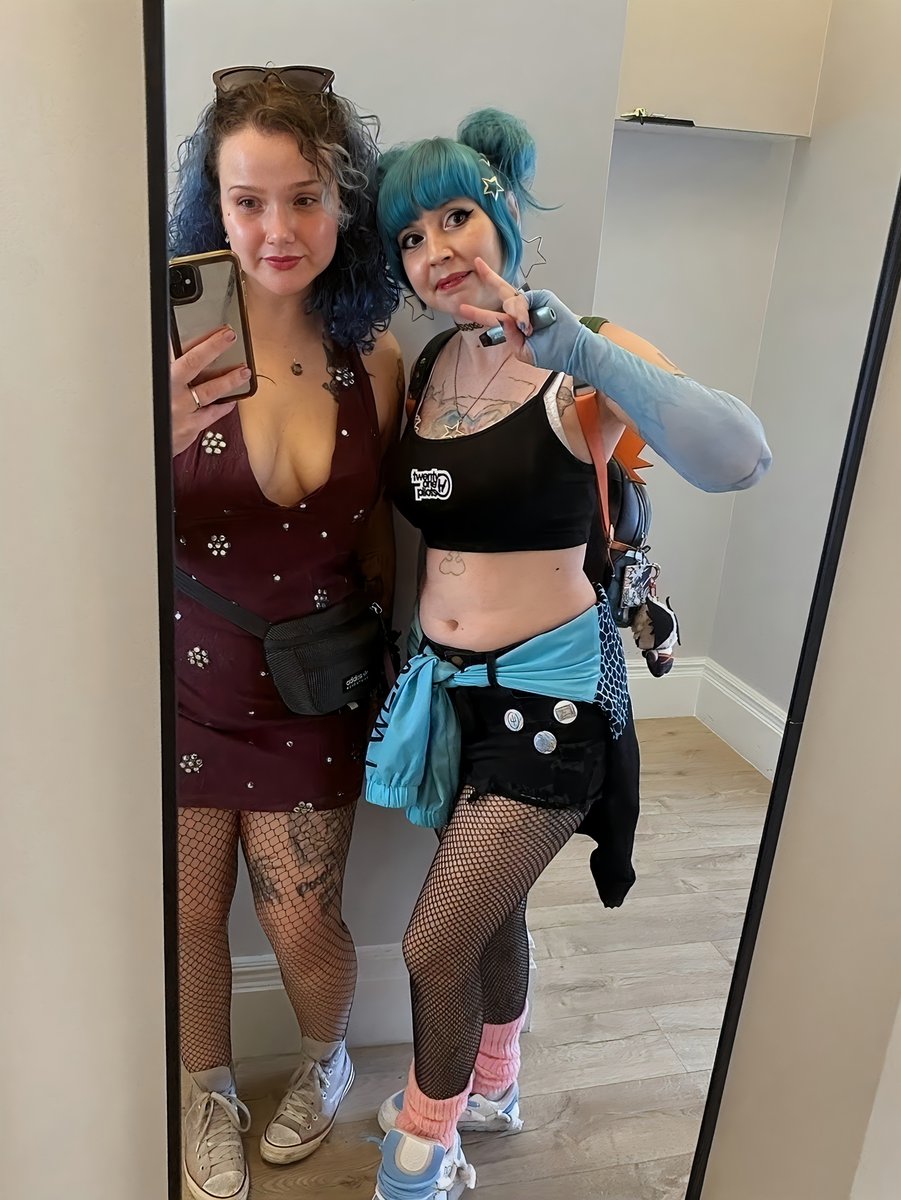 Bunny_Boi_Deku's tweet photo. Just 2 squish's off to see our boy's
#twentyonepilots #bbno$ https://t.co/vTio6kY0th