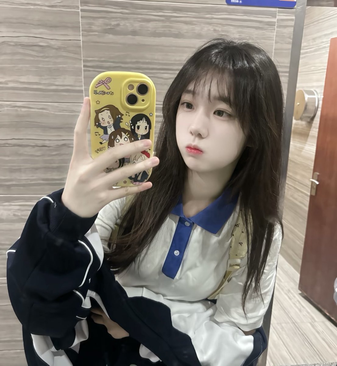 Jinggoo7's tweet photo. 刚拍的课体照               

你们来锐评   真不是黑的😡                          

有男生要看吗🙋‍♂️ https://t.co/gx2uyAtTch