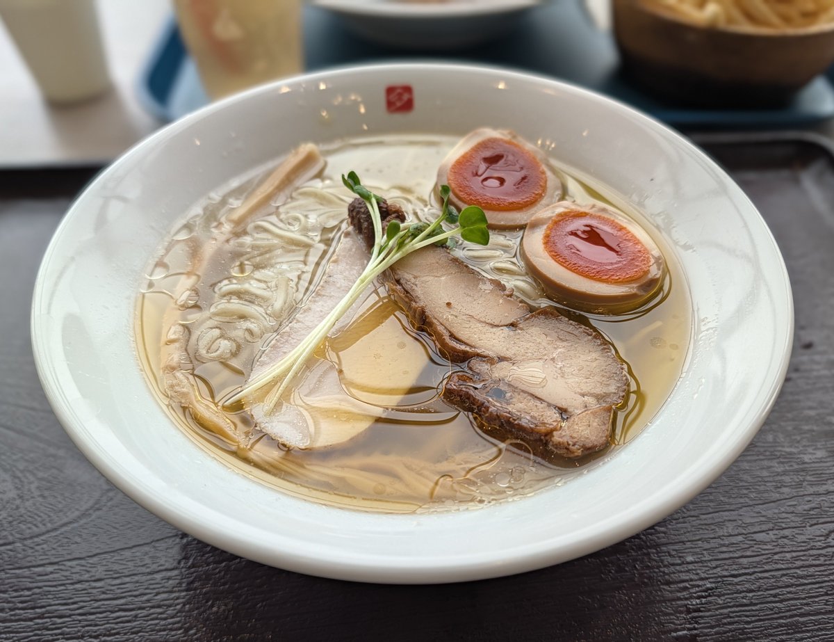 naooooooo20's tweet photo. 髙野 横浜ベイサイド店

2026/09/19（土）
10:56 着 並び無し
11:04 着丼

つけそばの焦がし醤油っぽい香ばしさと味玉の燻製が本店とは違うのかな。TAKANO WATER味わえてフードコート最高峰と思う。娘も喜んでて良かった

#味玉鶏塩そば
#味玉鶏つけそば https://t.co/C3LePmLJxU