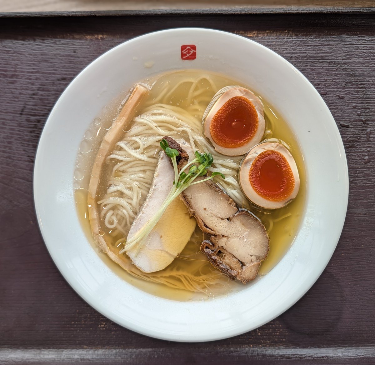 naooooooo20's tweet photo. 髙野 横浜ベイサイド店

2026/09/19（土）
10:56 着 並び無し
11:04 着丼

つけそばの焦がし醤油っぽい香ばしさと味玉の燻製が本店とは違うのかな。TAKANO WATER味わえてフードコート最高峰と思う。娘も喜んでて良かった

#味玉鶏塩そば
#味玉鶏つけそば https://t.co/C3LePmLJxU