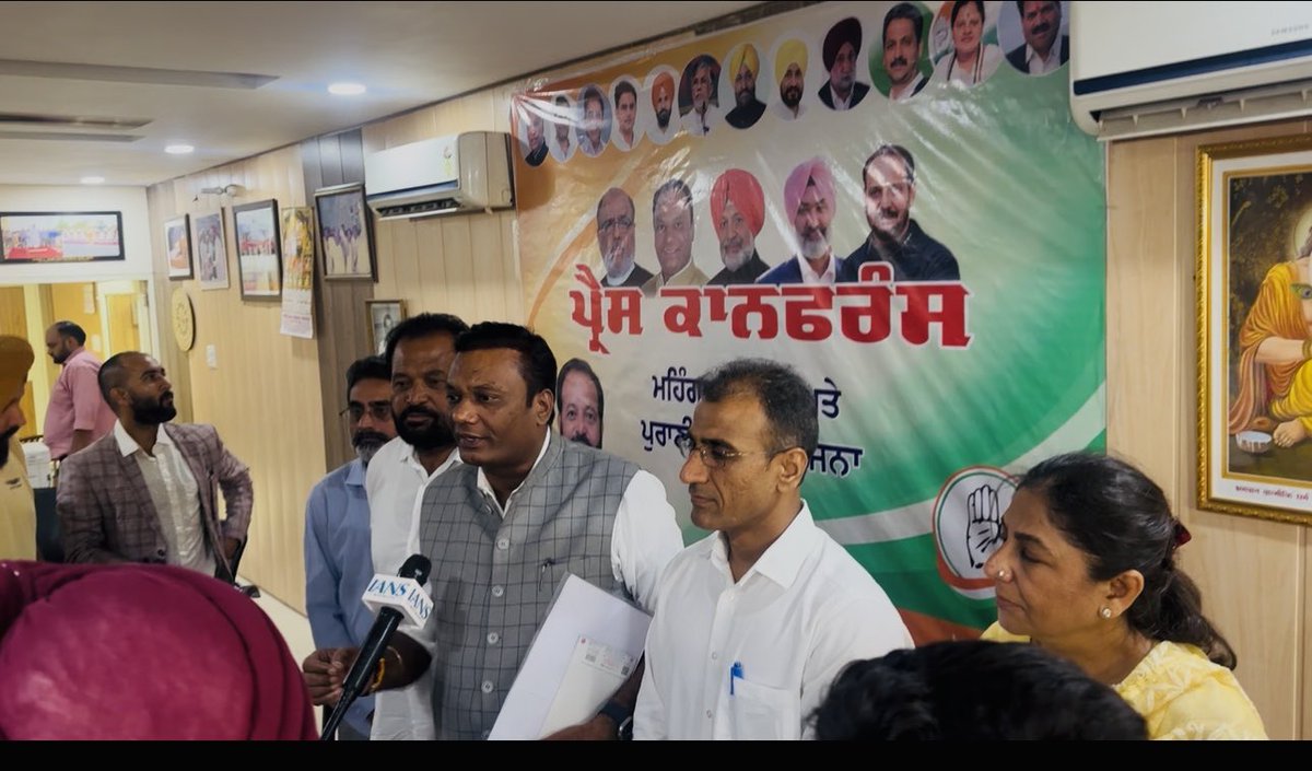 parmindercwc's tweet photo. AICC Punjab in-charge and spokesperson @vikramlohia ji, along with Amit Bawa Saini ji, and Kamal Kishore ji, Distt president, addressed the media in Mohali on the pressing issues confronting Punjab.

@amitbawaINC ji spoke strongly on the growing drug menace, highlighting the tragic death of Gulzar Singh ji and the devastating impact of drugs on families and communities. @AAPPunjab @AamAadmiParty 
@SachinPilot