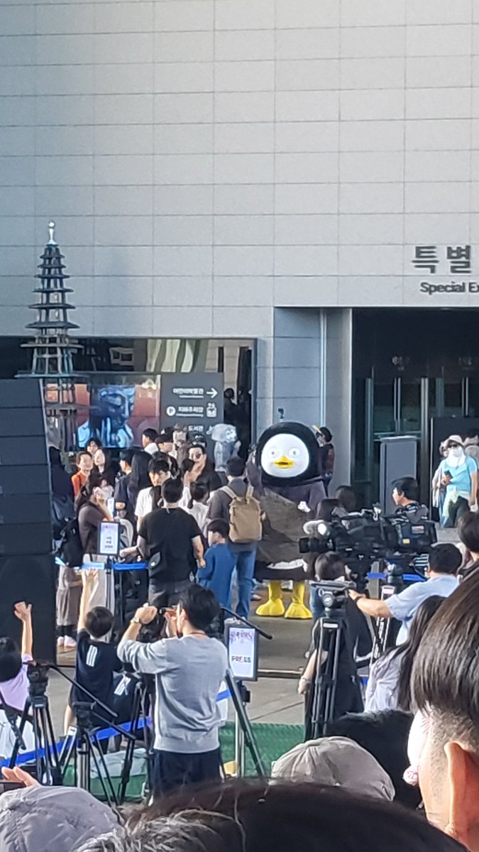 nadeulijag0428's tweet photo. 상상도못한 펭수 https://t.co/xMrrkYivvQ
