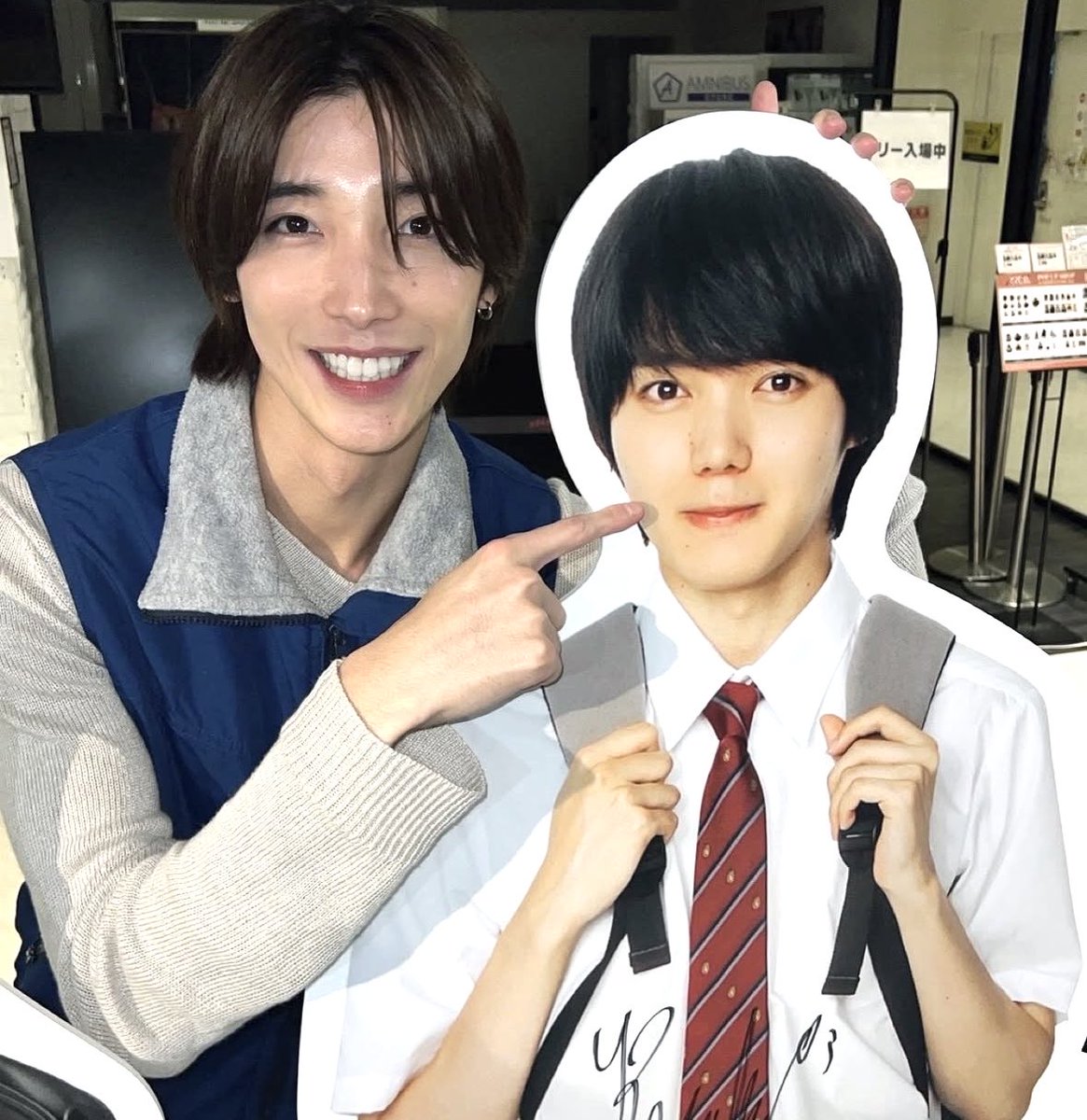 _Kll3x's tweet photo. 光咲さんリュック持ってるし、笑顔で鈴木と2ショット撮る四坂亮翔を俺はどう受け止めるのか正解なのか https://t.co/rTXViIpwjZ