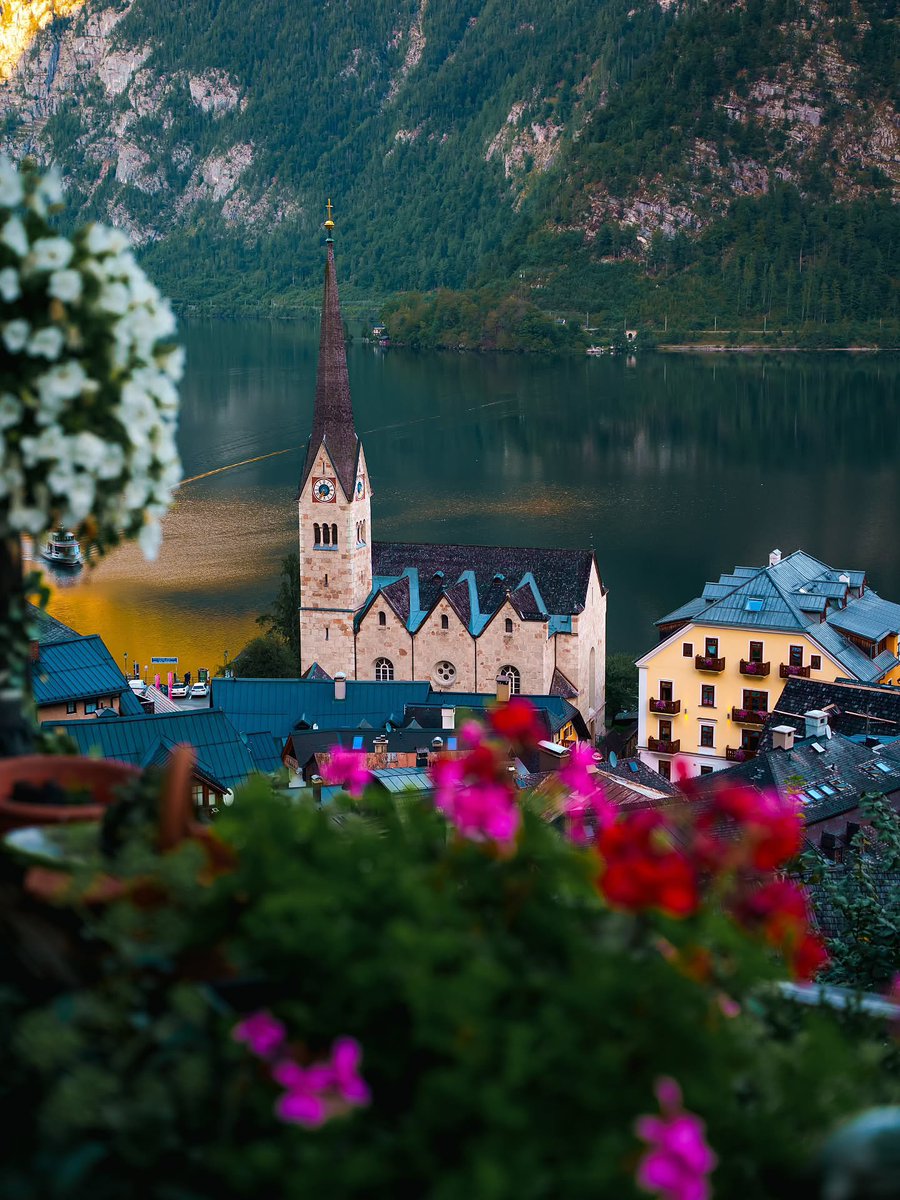 flower6260's tweet photo. Hallstatt, Austria https://t.co/NcHoeZ6w7l