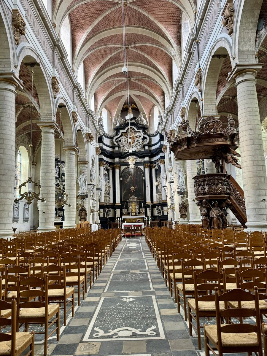 EMFVerheggen's tweet photo. De grote, prachtige en weldadig gedecoreerde Begijnhofkerk toegewijd aan Sint-Margareta in de Vlaamse stad #Lier 💒
#UNESCO werelderfgoed 🏛️
Gebouwd en gefinancierd door de begijnen zelf, 1664-1671 👸
Uitstap met collega’s van het #Ruusbroecgenoorschap Antwerpen 🇧🇪 @UAntwerpen https://t.co/kGvLoee5qe