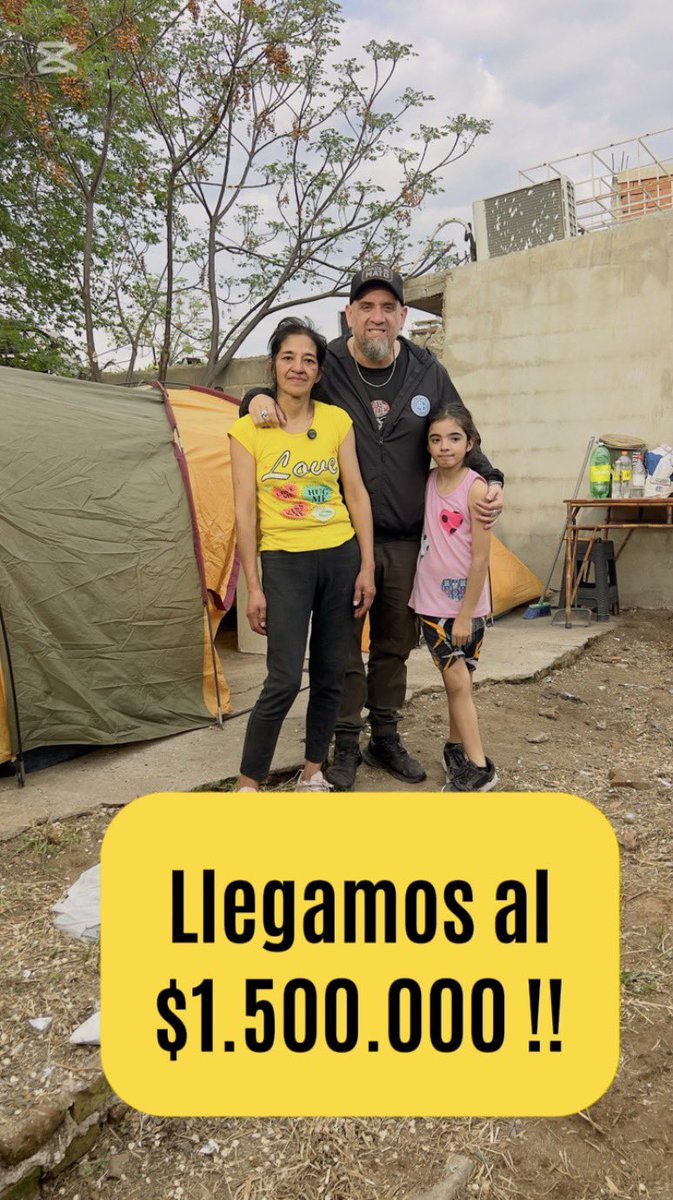 JuampaFundacion's tweet photo. Ya tenemos la casa!! 
Bien por todos ustedes! Son muy cracks… 👏🏽👏🏽👏🏽
Listo amigos, ya juntamos el millón y medio para comprar la casita prefabricada, que dicen  los vecinos que esta constructora les hace por ese dinero. 

Yo había dicho al principio de juntar $3 millones, para comprarles también una mesa y sillas y una cocina,  pero no se… ustedes digan que hacemos. 
Por lo pronto vamos a avanzar con lo de la casa! Vamos!!!!
