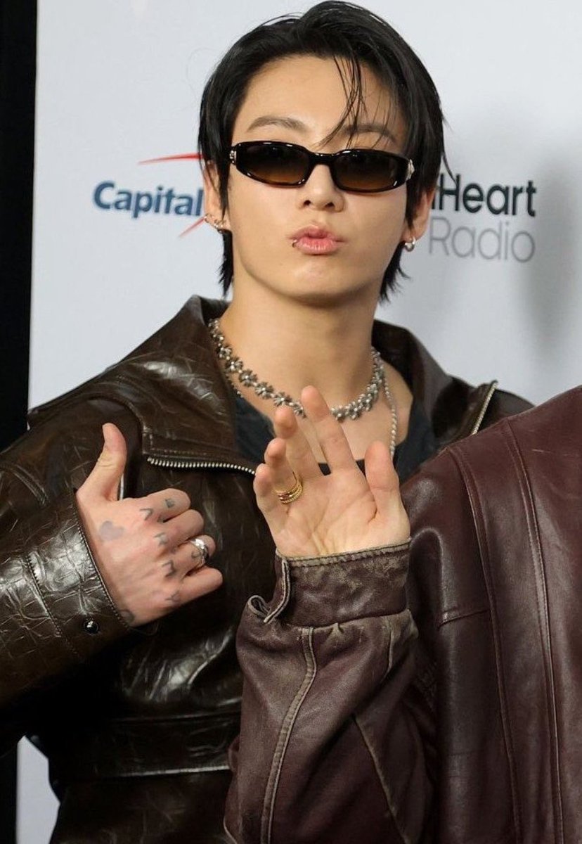 AboutMusicYT's tweet photo. Jungkook looks cool at the iHeartRadio Festival red carpet. https://t.co/i77ZqpnHoC