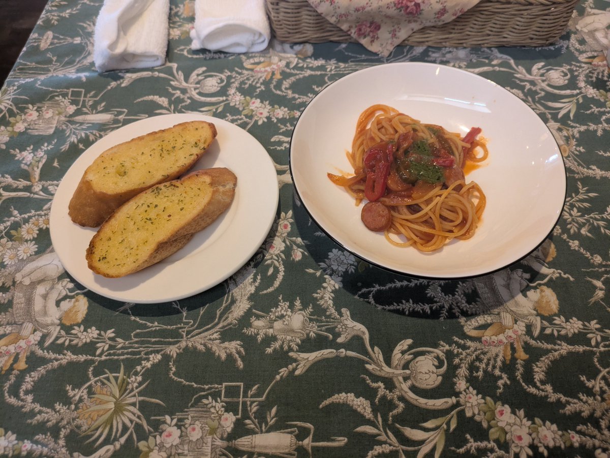 inukumadayo's tweet photo. ランチ！ https://t.co/8mK4Uw3nVq