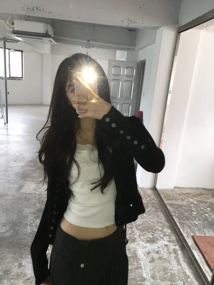 pickbyreenee's tweet photo. 지금 입기 좋은 어른여자맛 상의 모음 타래 ❦ ⋆.˚ https://t.co/kyhXTZ6QG6