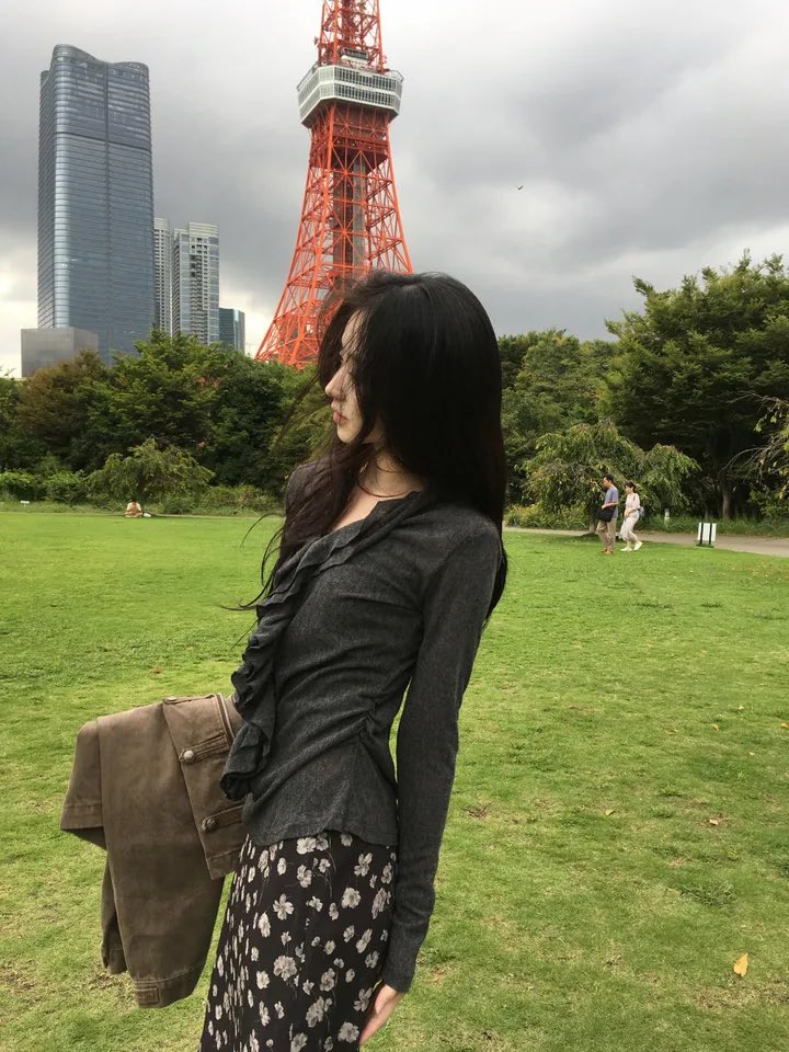 pickbyreenee's tweet photo. 지금 입기 좋은 어른여자맛 상의 모음 타래 ❦ ⋆.˚ https://t.co/kyhXTZ6QG6