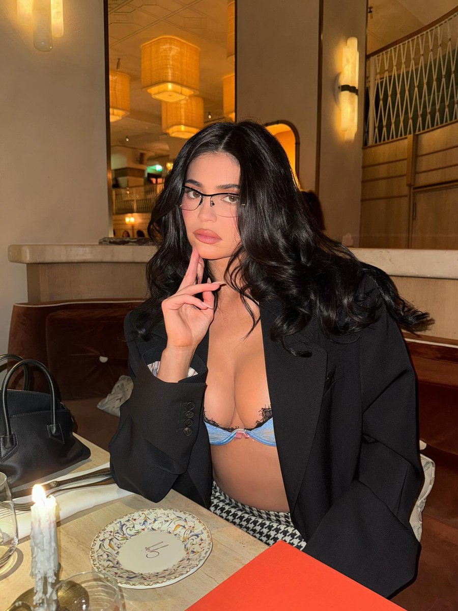 mortvenise's tweet photo. Every single night, I pray that my tits are sitting right. 🤍 https://t.co/foWAJy8bXN