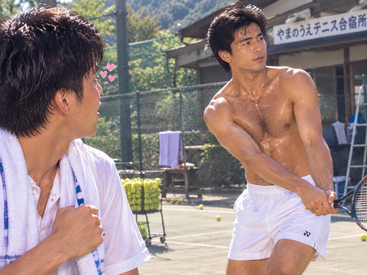 enter_dragon21's tweet photo. テニス合宿で、石黒賢似の胸毛が素敵なナイスガイを発見！

彼の別荘に行くと、プロテニス選手で、俺のトロフィーもビンビン！

まるでゲイビの主人公になったような、夏・体験物語しちゃった…

#平成BL #懐かしゲイビ https://t.co/0Xh75hOz28