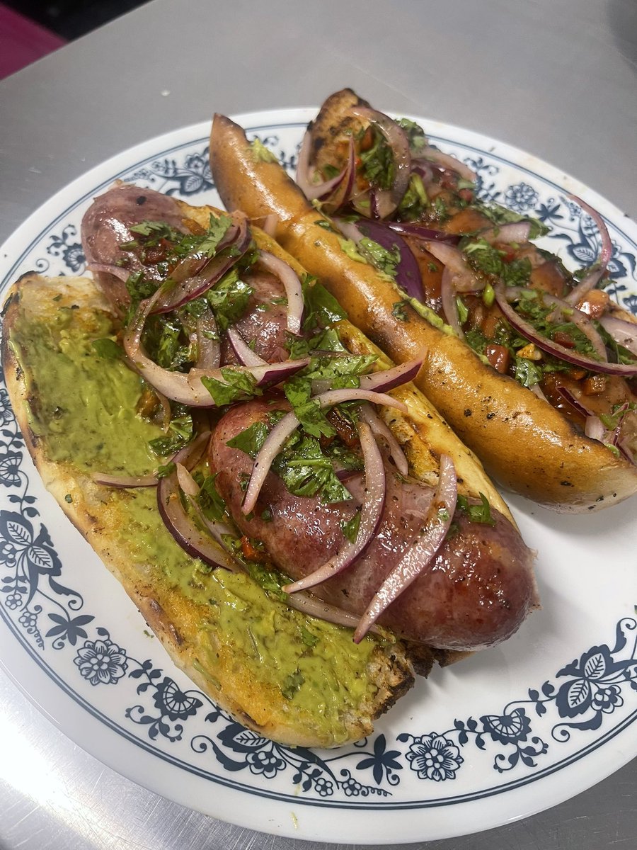 RusherDoDeus's tweet photo. dejé la ingeniera a principios de año para cumplir mi sueño de ser chef internacional, si bien es muy pesado y termino reventadx después de cada clase, no hay día donde no me sienta feliz de lo que hago y saber que voy por buen camino https://t.co/yNGeRAYko9