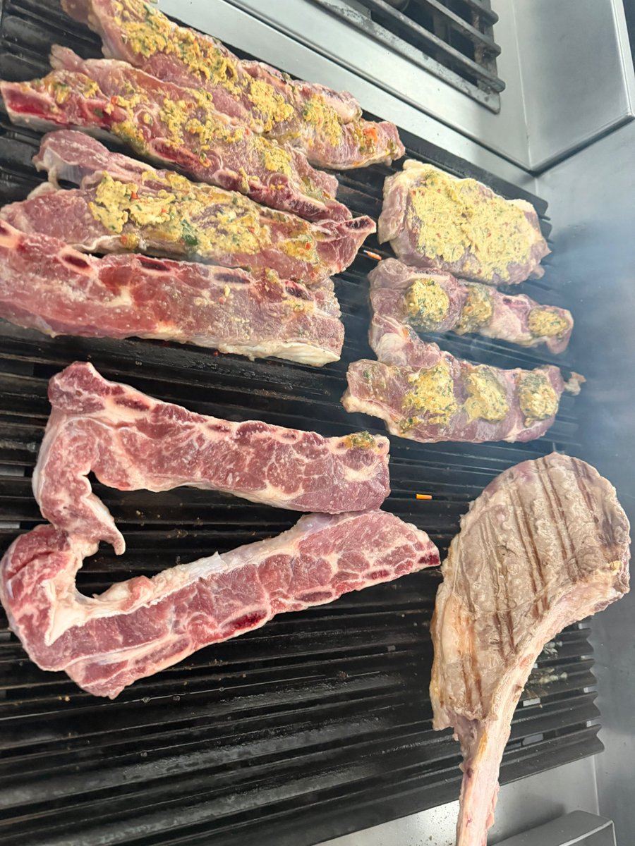 RusherDoDeus's tweet photo. dejé la ingeniera a principios de año para cumplir mi sueño de ser chef internacional, si bien es muy pesado y termino reventadx después de cada clase, no hay día donde no me sienta feliz de lo que hago y saber que voy por buen camino https://t.co/yNGeRAYko9
