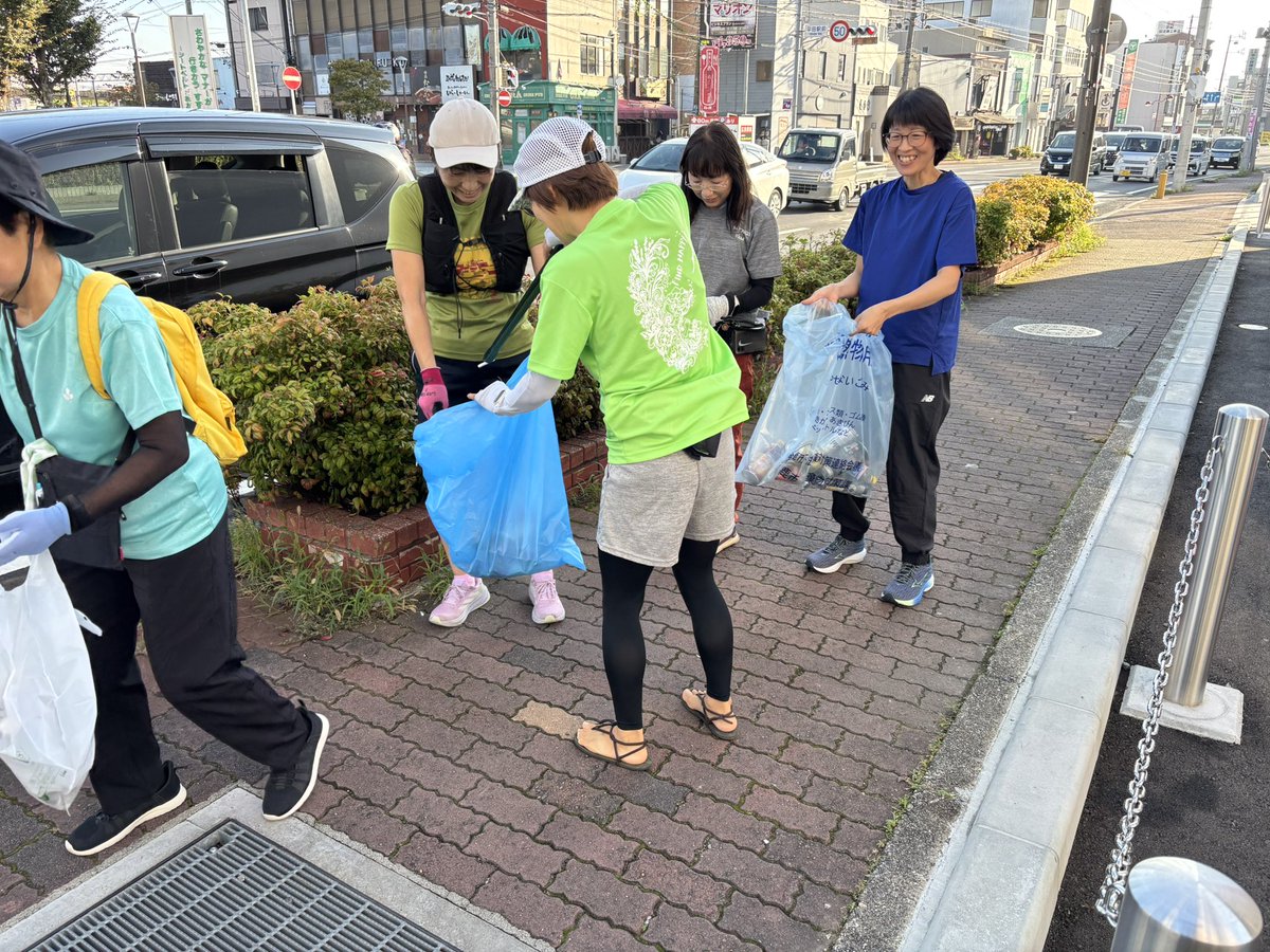 ploggingmie's tweet photo. シルバーウィーク初日は弁天山公園でプロギング。今朝は青空が広がり爽やかな朝活でした。ジョギング班とウォーキング班に分かれてプロギング。10.35kgのお宝ゲットでした。#プロギング #ジョギング #ウォーキング #ランニング #ゴミ拾い #お宝拾い #worldcleanupday #wcdjapan2026 #朝活 #鈴鹿市 https://t.co/bfAMfeQBgP