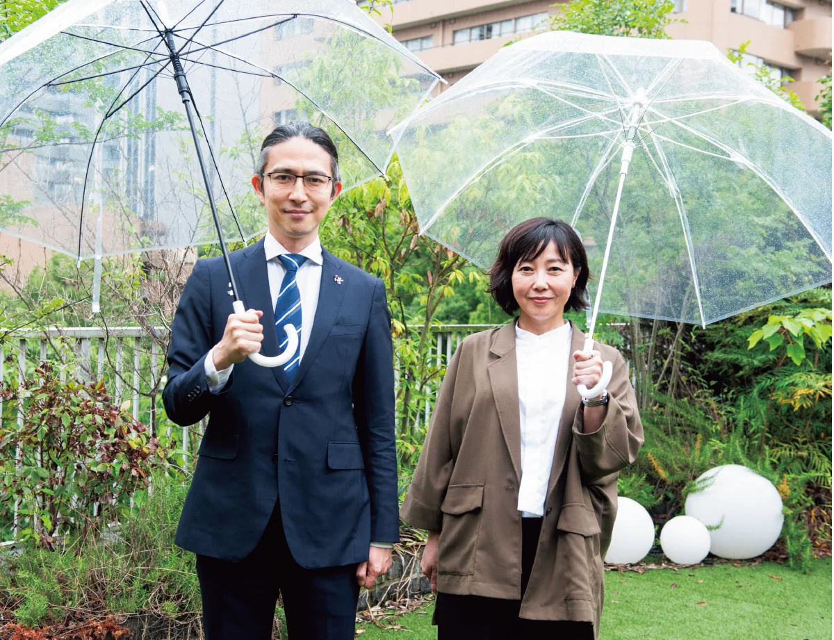 SPUR_magazine's tweet photo. 最新作で戦争を題材に選んだ西川美和さん。9条や改憲案について深く知るために、憲法学者の木村草太さんとの対談が実現した。

【憲法９条】改憲案は何のためか？ どこへ向かうのか？ 

🕊️ https://t.co/tQ5ntgU59I https://t.co/2kNBNC4pqZ